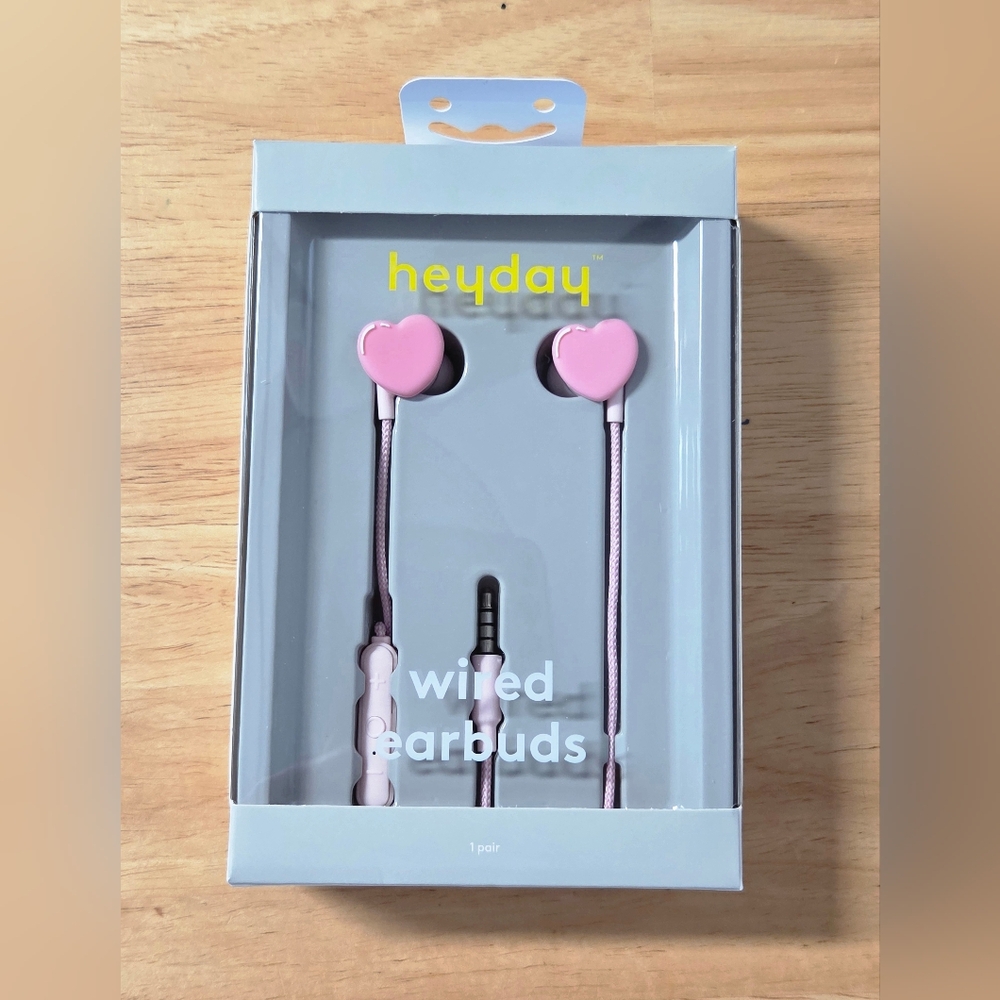 heyday Pink Heart Wired Earbuds – In-Ear Headphones w/ Mic – NIB